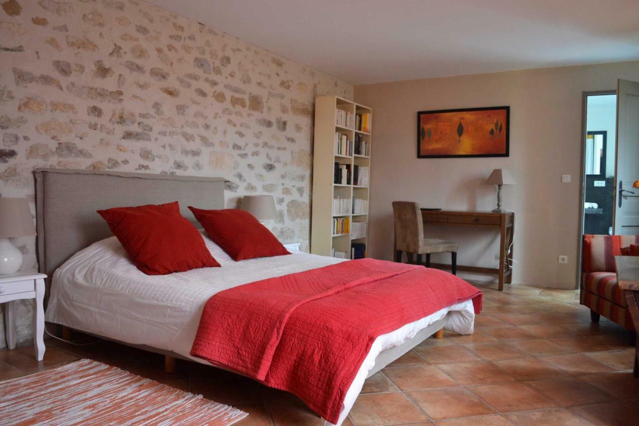 Zimmer mit Queensize-Bett und Gartenblick